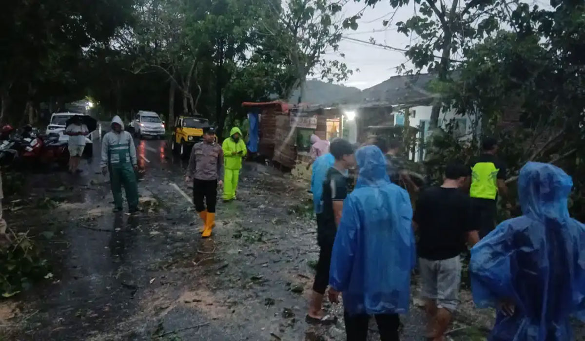 Bikin Geger! Cuaca Ekstrem Hantam Kuningan, Belasan Desa Sekaligus Jadi Korban Bencana