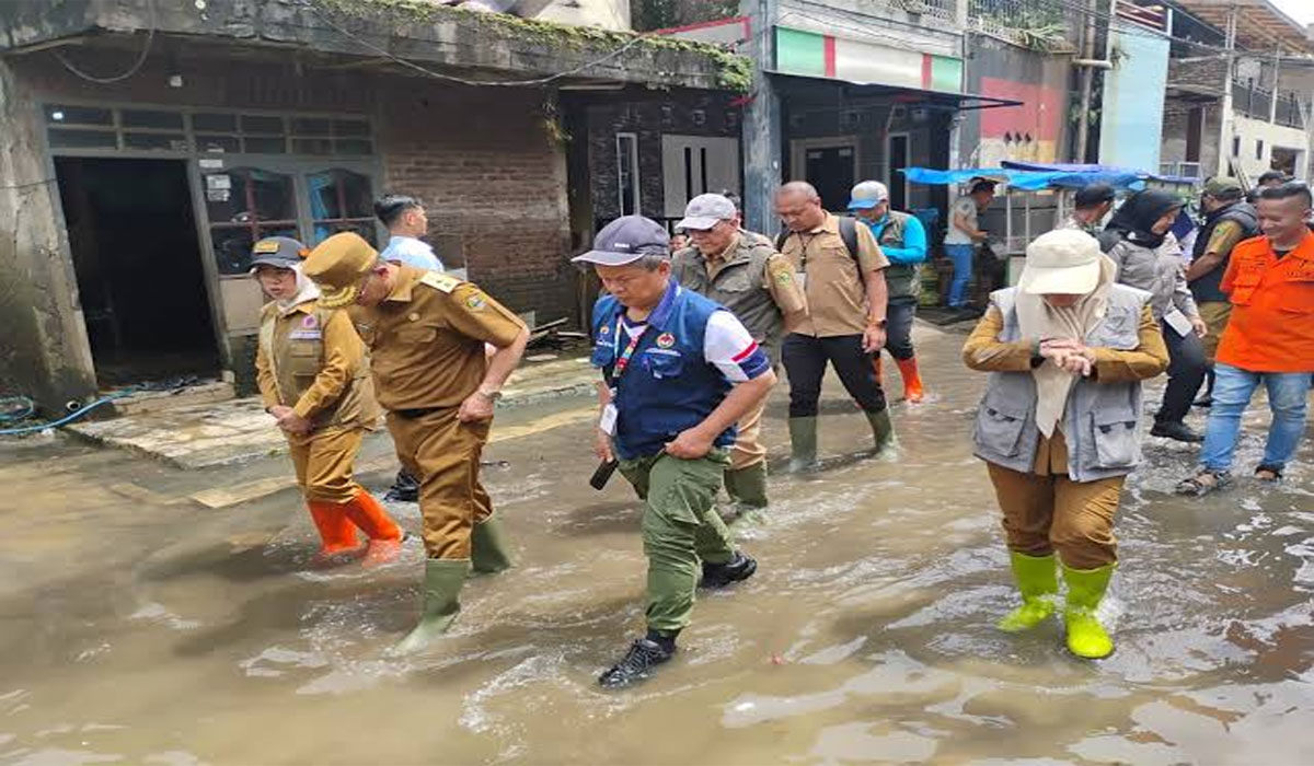 Situasi Mencekam! Bandung Dihantam Banjir dan Longsor Sekaligus